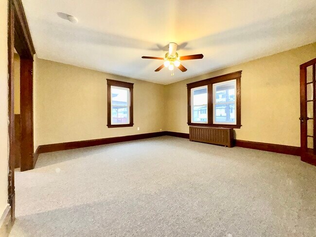 Building Photo - 328 Stevens St