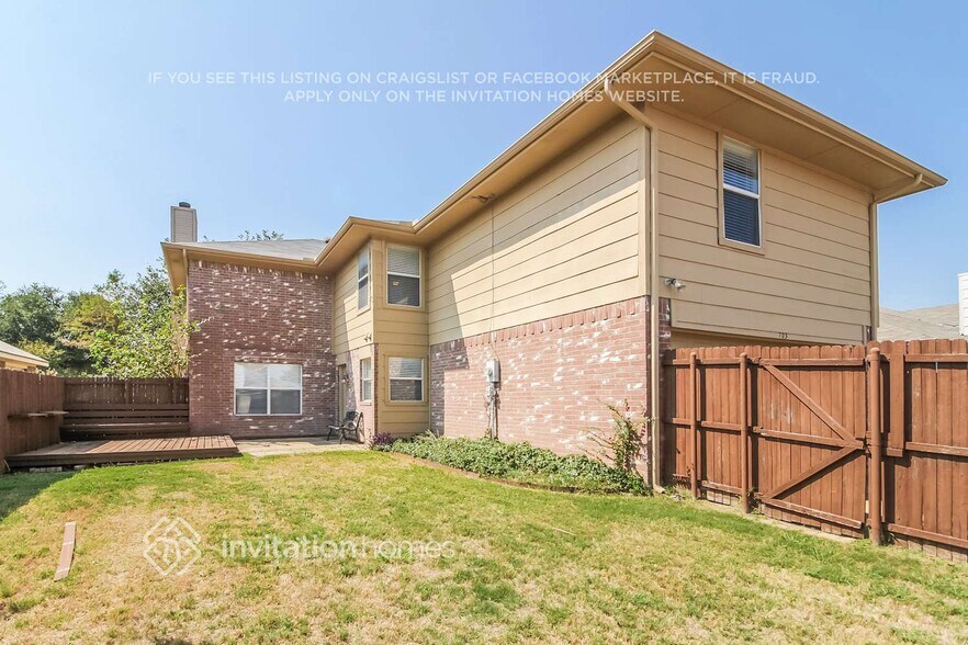 Building Photo - 703 Meadowgate Dr
