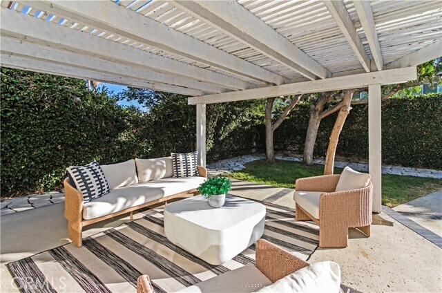 Building Photo - 9882 Kings Canyon Dr