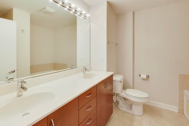 Building Photo - 451 W Huron St