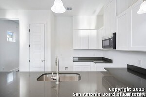 Building Photo - 303 San Salvador Ave