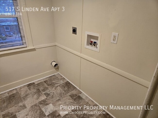 Building Photo - 517 S Linden Ave