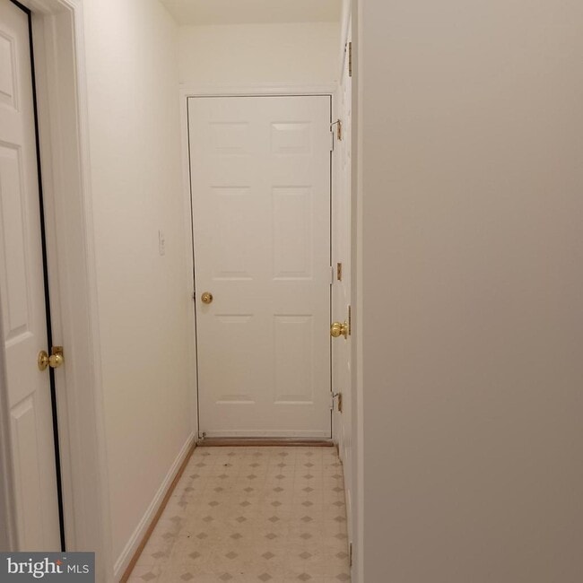 Building Photo - 2125 Hideaway Ct