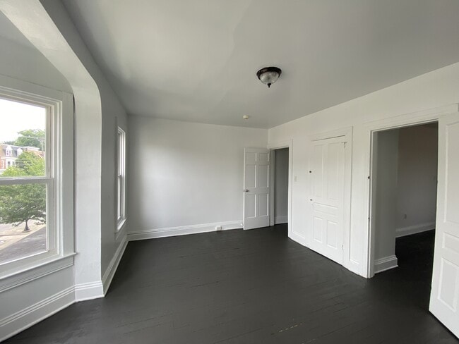 Building Photo - 256 W Jackson St