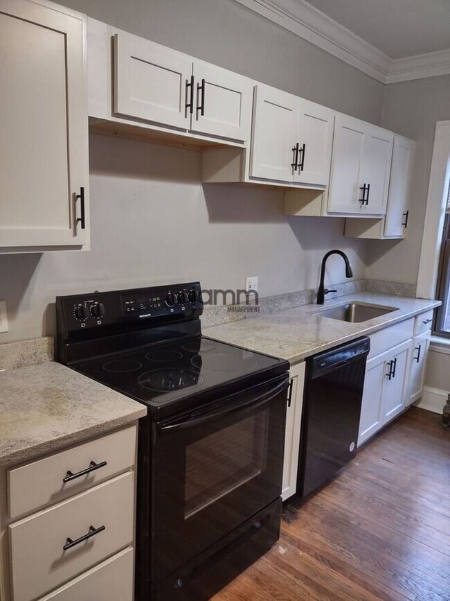 Building Photo - 2773 Hampshire-Unit 10