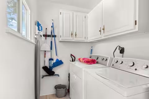 Building Photo - 438 Richmond Pl NE