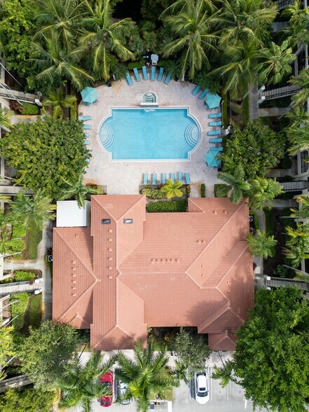 Building Photo - 5900 W Sample Rd