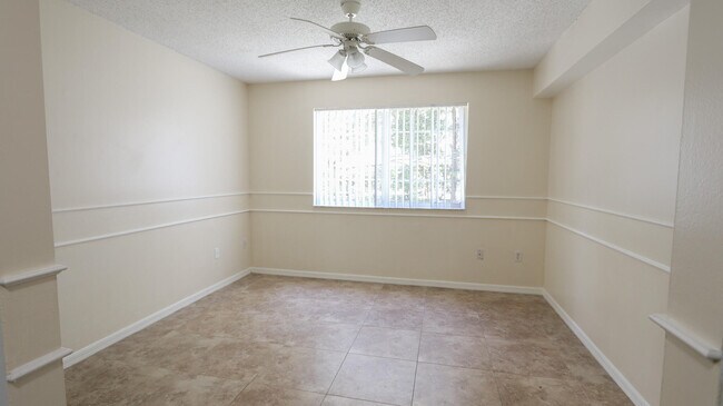 Building Photo - 1100 Crestwood Ct S