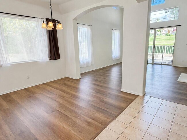 Building Photo - 1441 Upland Hills Dr N