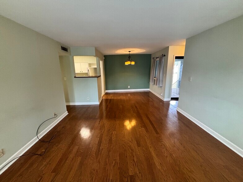 Living & dining rooms - 1900 Richard Jones Rd