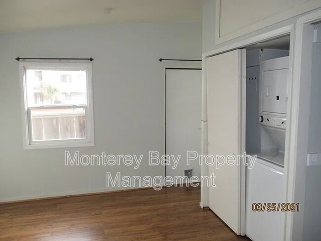 Building Photo - 696 Hawthorne St