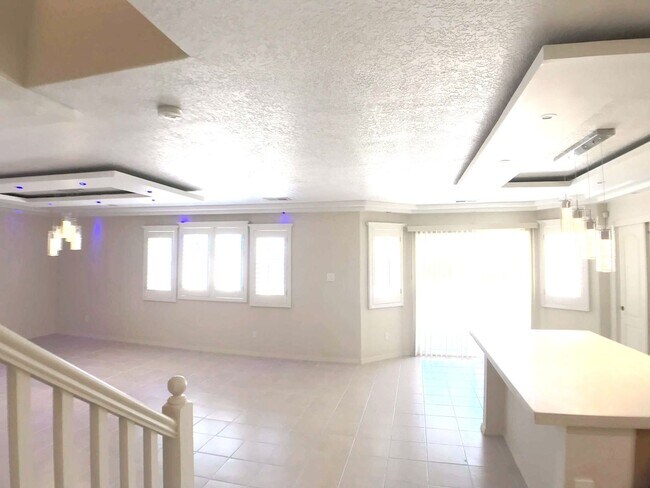 Building Photo - Don't Miss Out! Spacious 3 Bed, 2.5 Bath Home in Los Lunas – Open Layout & Prime Location