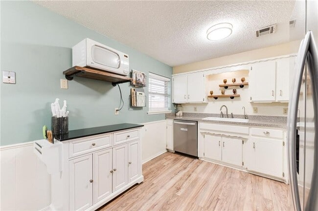 Building Photo - 3 Bed 1 Bath 1 Car in Bethany, OK PC Schools