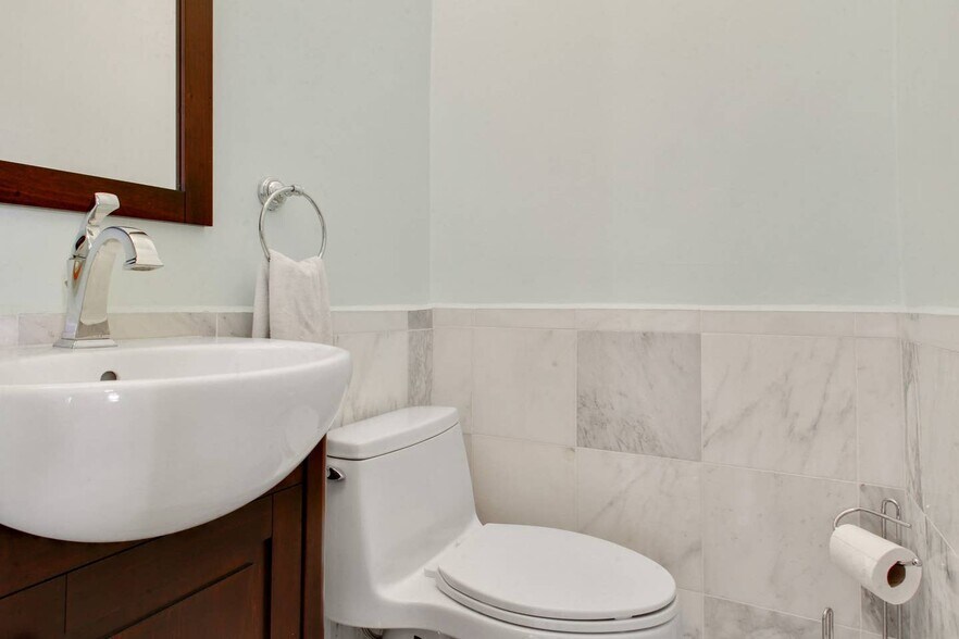 Half Bath - 5221 Magazine St