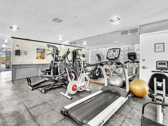 Building Photo - 3020 NE 16th Ave