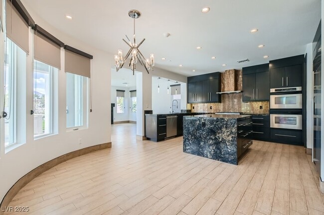 Building Photo - 729 Pinnacle Heights Ln