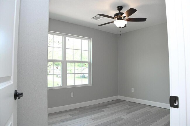 Building Photo - 1001 Callahan Ave