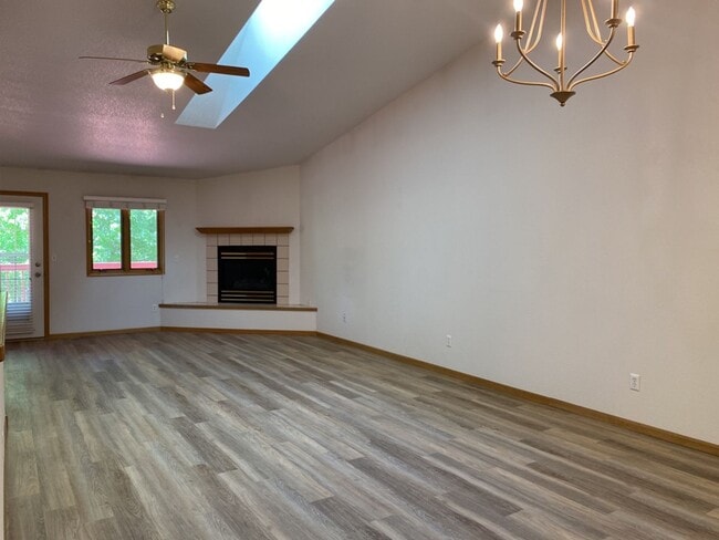Building Photo - 2325 Northbrook Dr