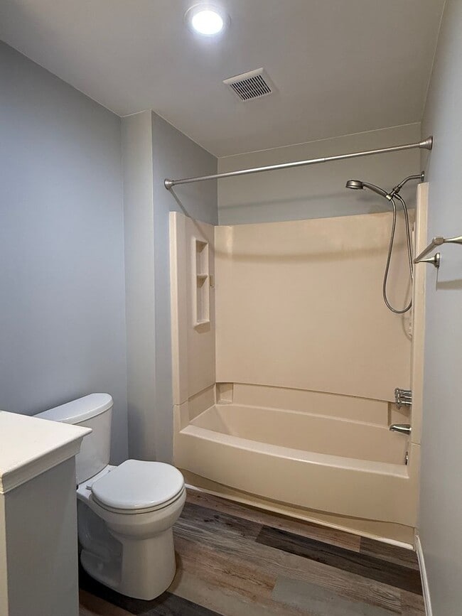 Building Photo - Townhome in Aston, PA