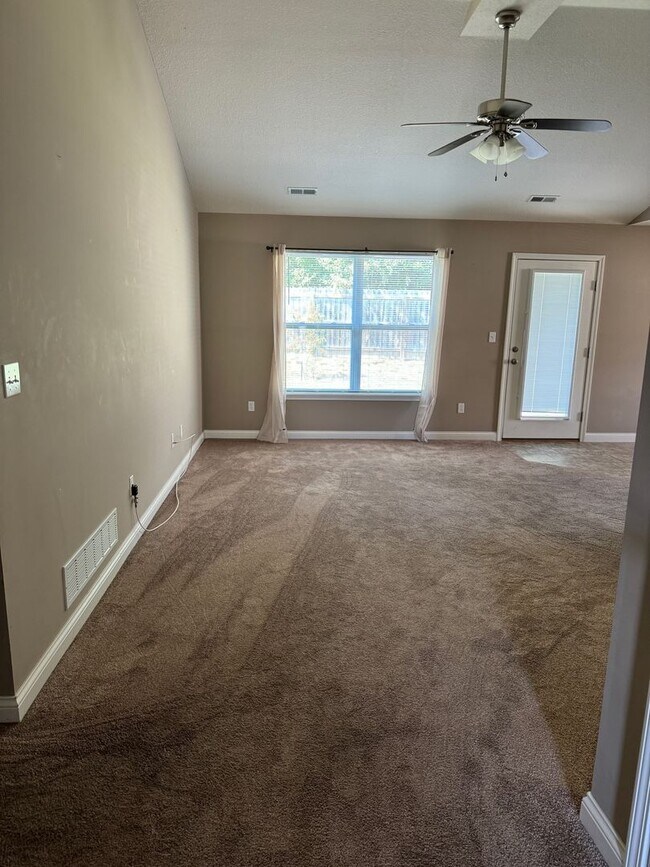 Building Photo - Charming Three Bedroom Home