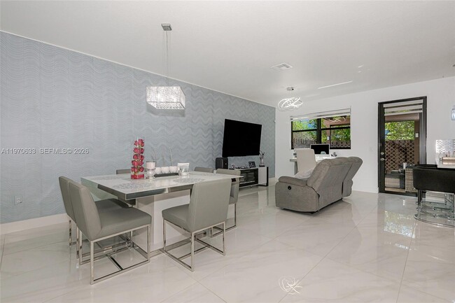 Building Photo - 7902 NW 105th Ct