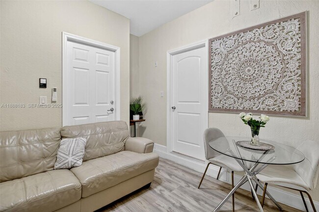 Building Photo - 3616 SE 2nd Dr