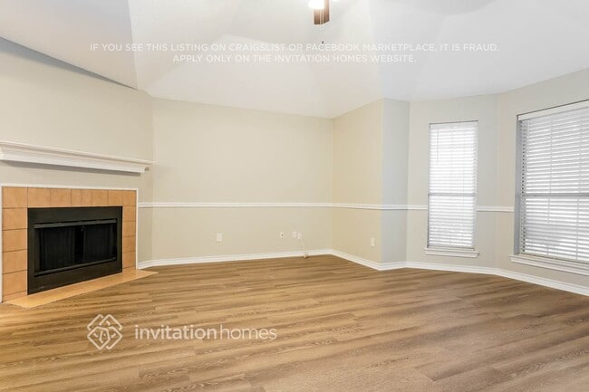 Building Photo - 1633 Summers Dr