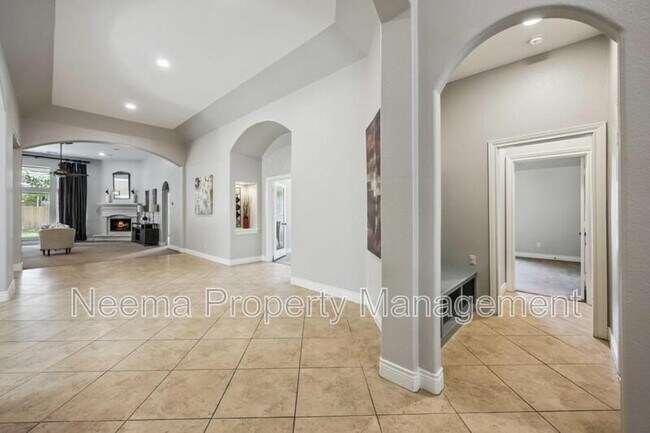 Building Photo - 2423 Rosillos Peak Dr