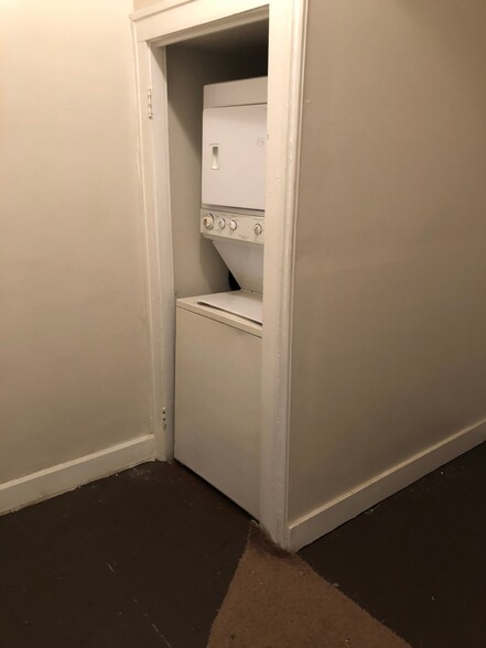 In suite washer/dryer! - 10000 Lamont Ave