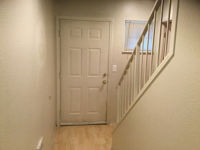 Building Photo - 7117 SW Sagert St