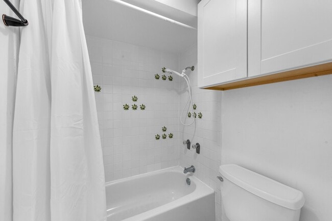 Building Photo - 5150 Hidalgo St