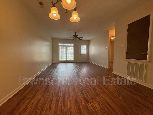 Building Photo - 2752 Helaman Ct