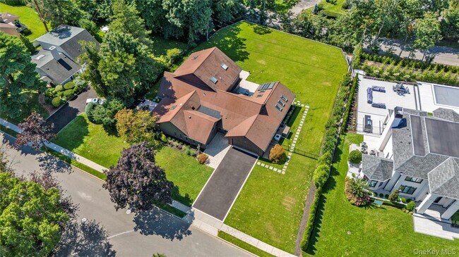 Building Photo - 15 Parkway Dr