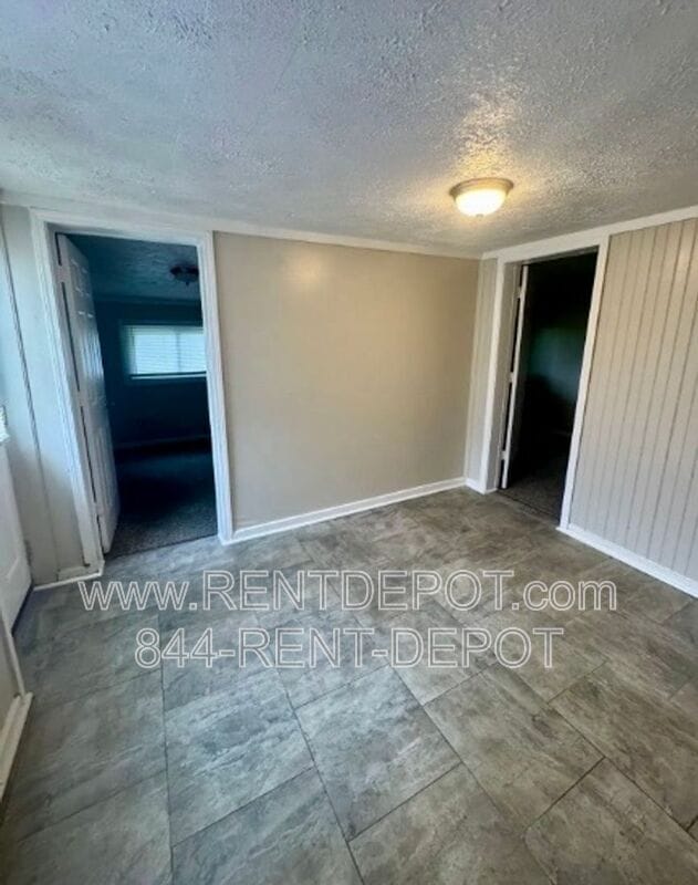 Building Photo - 1021 Vanderburgh Ave