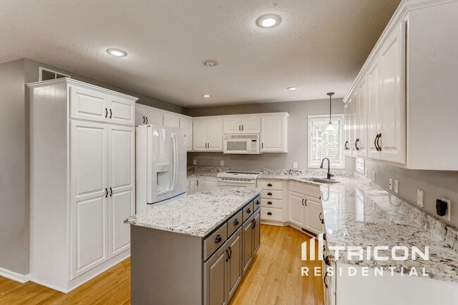 Building Photo - 1259 Irvine Dr