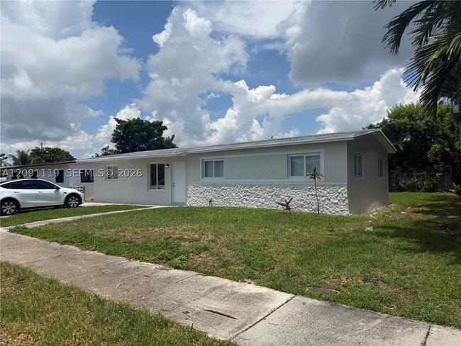Building Photo - 10825 SW 221st St Rd