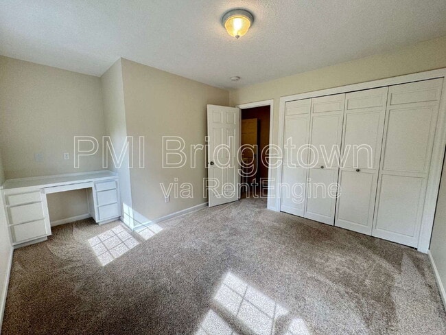 Building Photo - 11814 SW Dickinson Ct