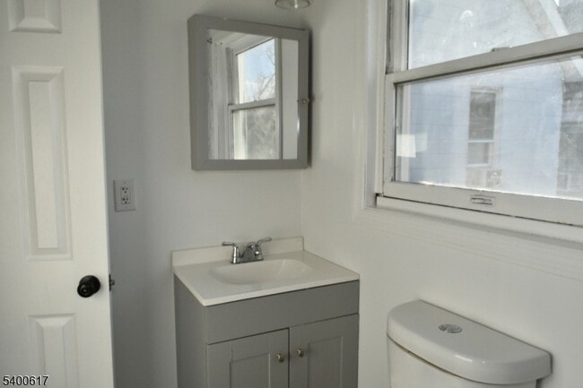 Building Photo - 129 Central Pl