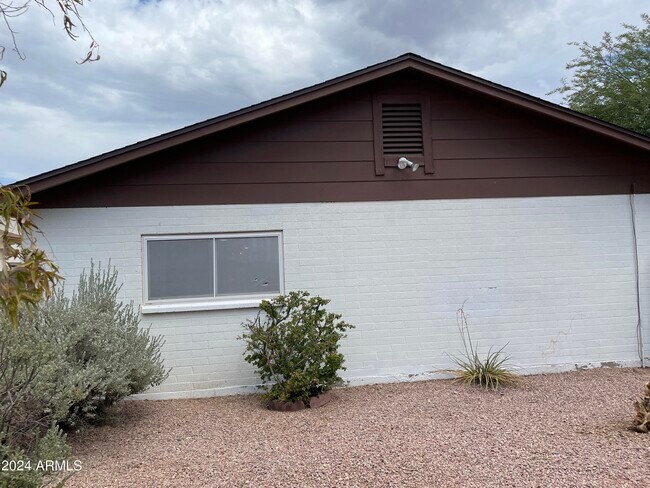 Building Photo - 8473 E Pierce St