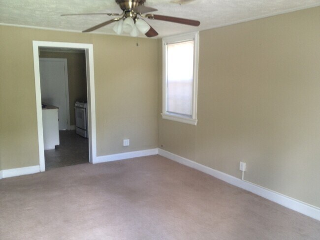 Building Photo - 2205 Camille Dr