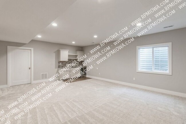 Building Photo - PRAIRIE TRAIL!! 4 Bed, 3 bath Home in Ankeny