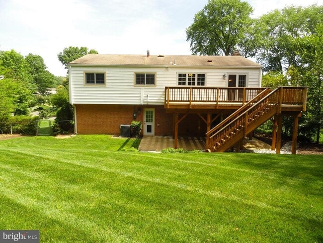Building Photo - 7115 Warbler Ln