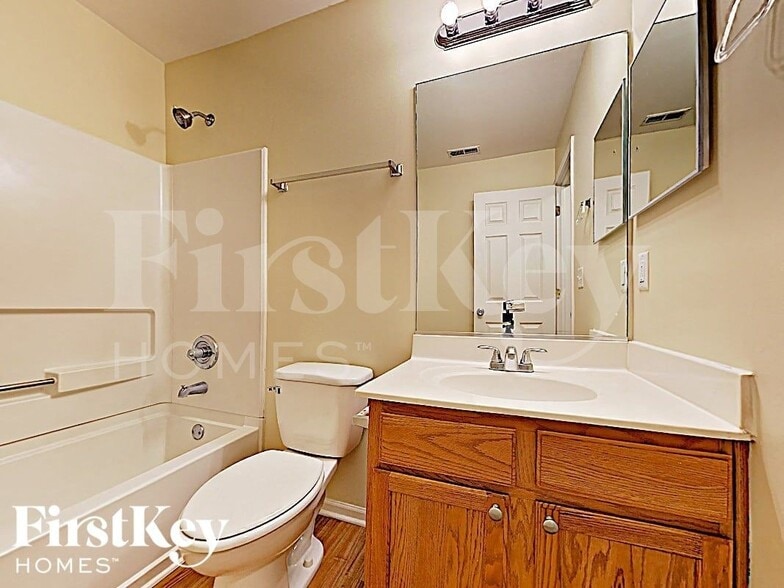 Building Photo - 674 Edward Dr