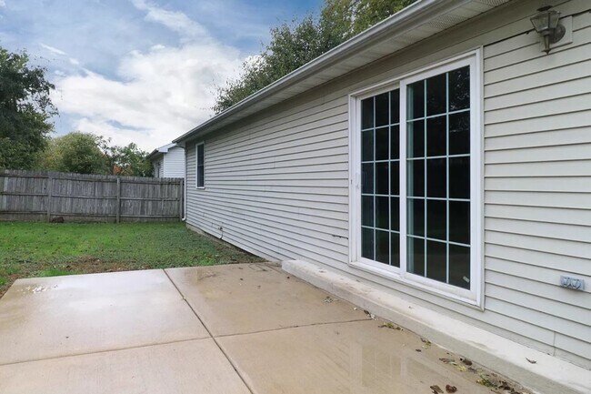 Building Photo - 1622 Iowa St