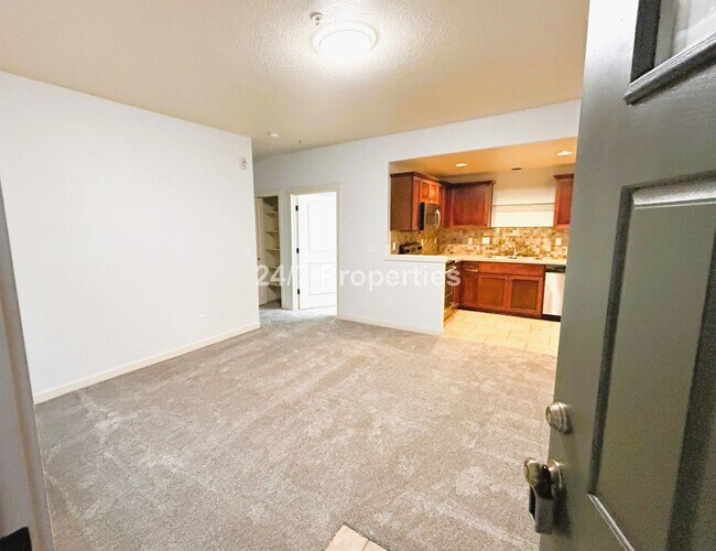 Building Photo - Updated 2 BD | 1 BA Condo with Amenities - Arbor Crossing