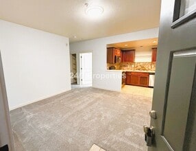 Building Photo - Updated 2 BD | 1 BA Condo w/ Amenities - MOVE-IN SPECIAL!