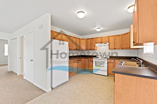 Building Photo - 6498 Tamarack Ln
