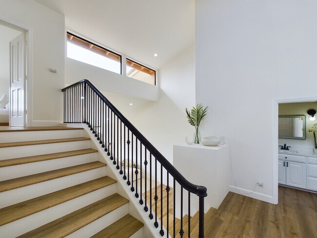 Building Photo - 2543 Caminito Muirfield