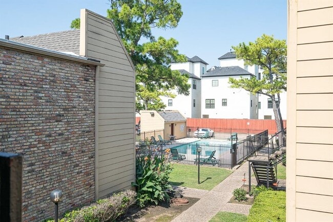 Building Photo - 3303 W Greenridge Dr