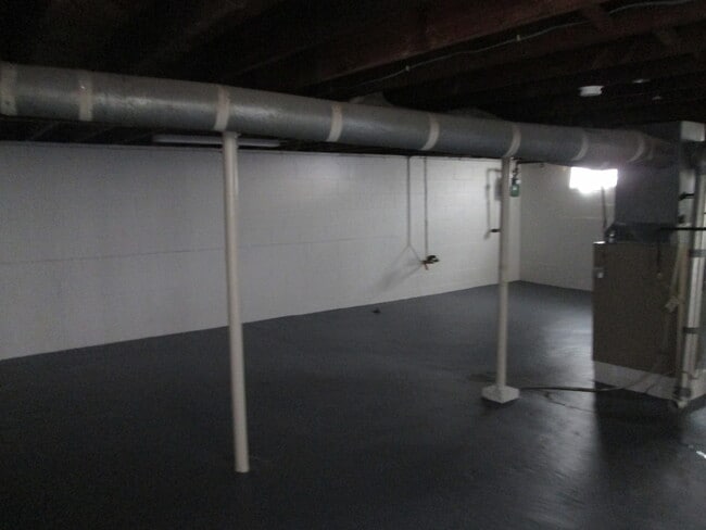 Building Photo - 820 Lincoln Ave SE